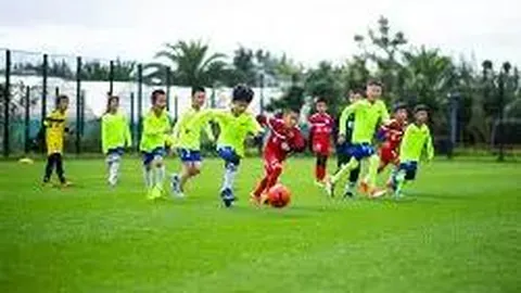 潘长江幽默再现陈奕迅风采，网友点赞发际线逼真